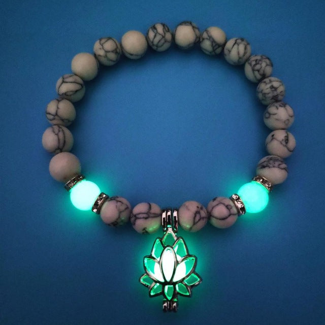 8 mm Natursteinperlen, leuchtendes Lotus-Anhänger-Armband